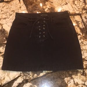 Kendall and Kylie black skirt